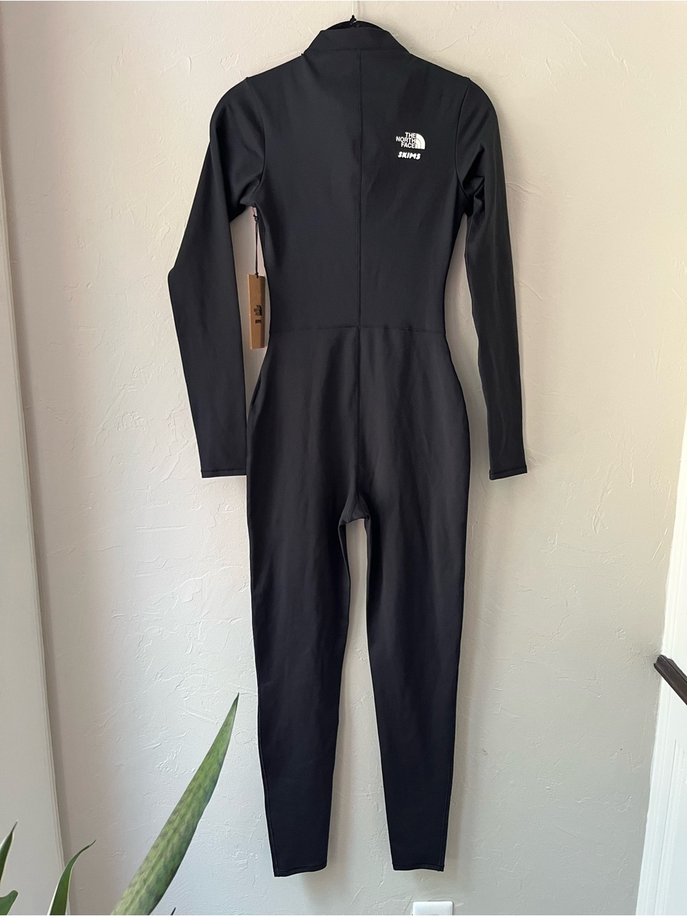SKIMS X TNF REFINA BODYSUIT IN ONYX S - Picture 3 of 7